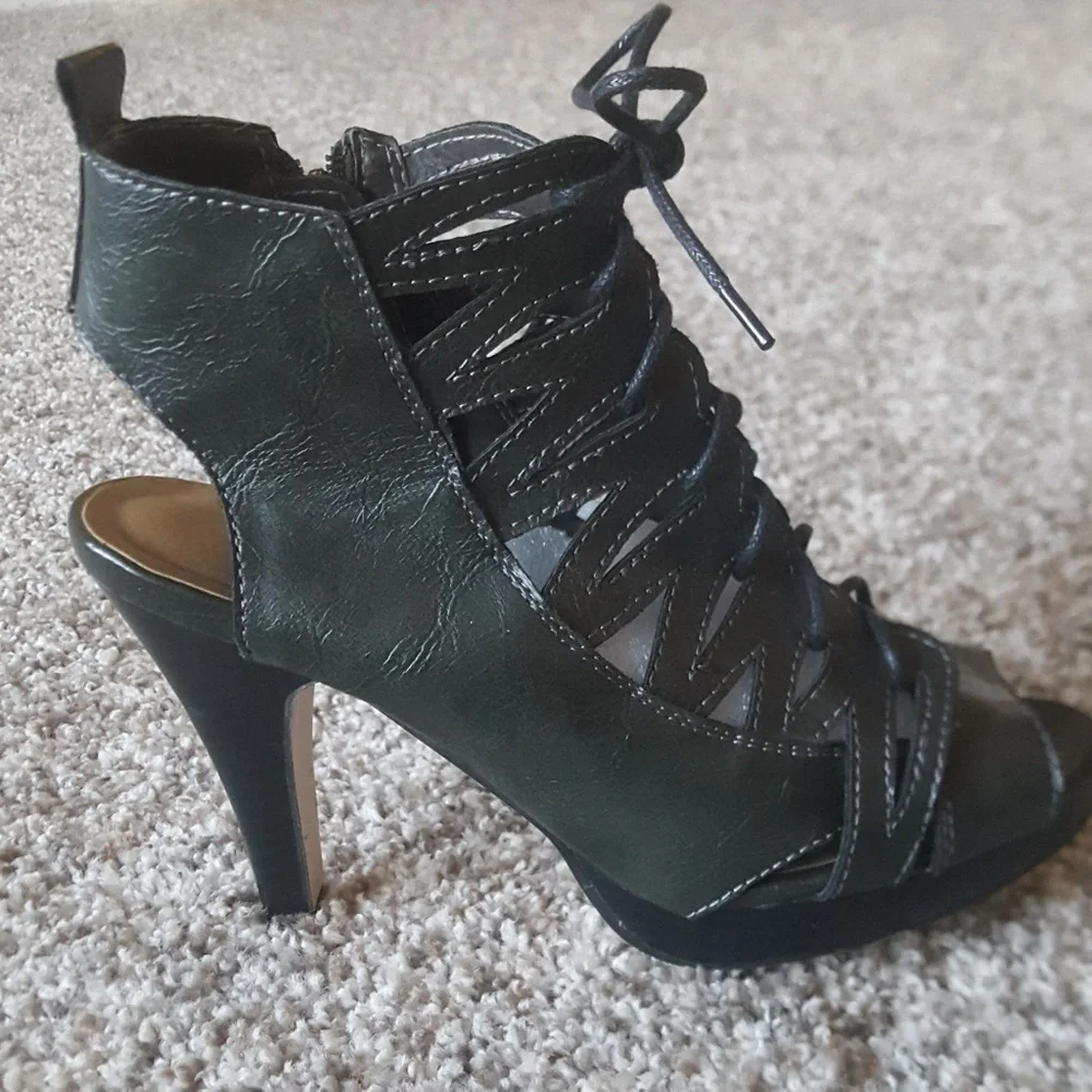 Madden Girl - Kishka Women's Sandals, Size 6.5, EC